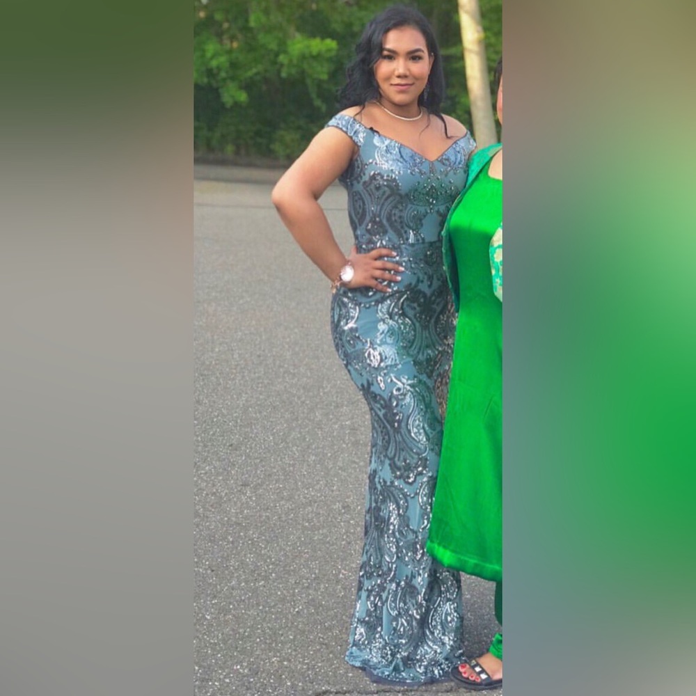 Prom dress very comfortable to wear stretchy it’s size 8, but can fit 10, and 12